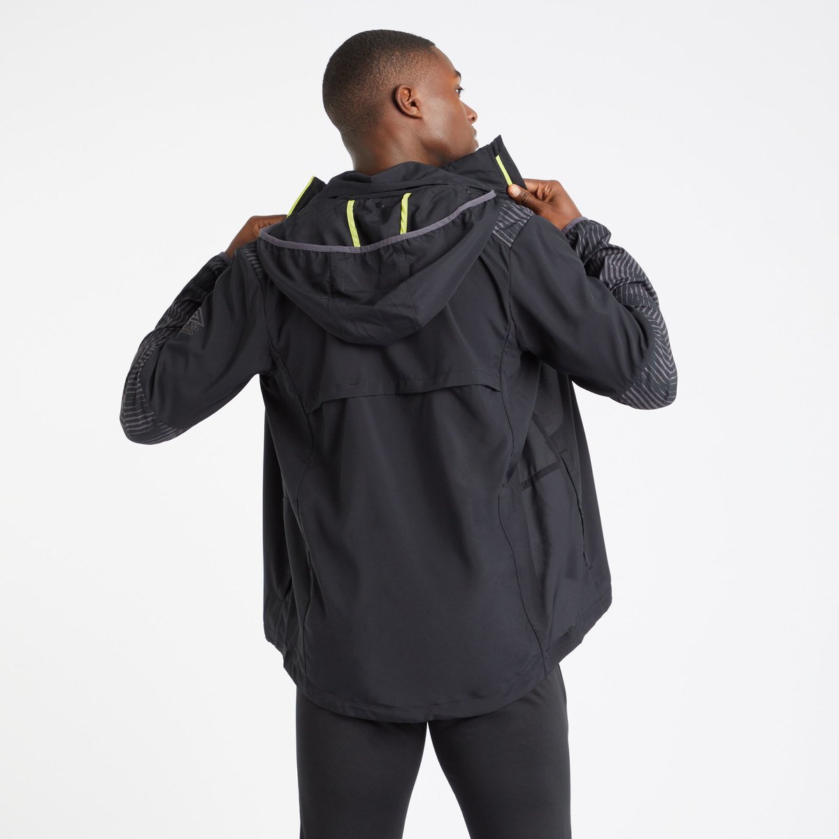 Black Men's Umbro Pro Training Graphic Shower Jacket Jackets | CA-29445